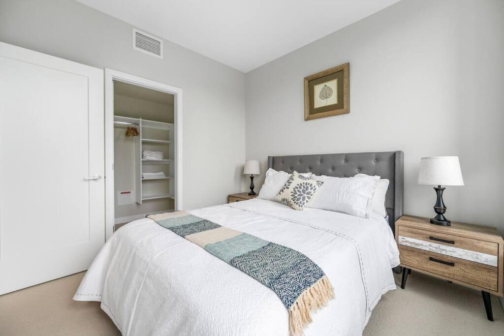Modern Comfort At Ubc: 1Br Condo Near Campus Vancouver Exterior photo